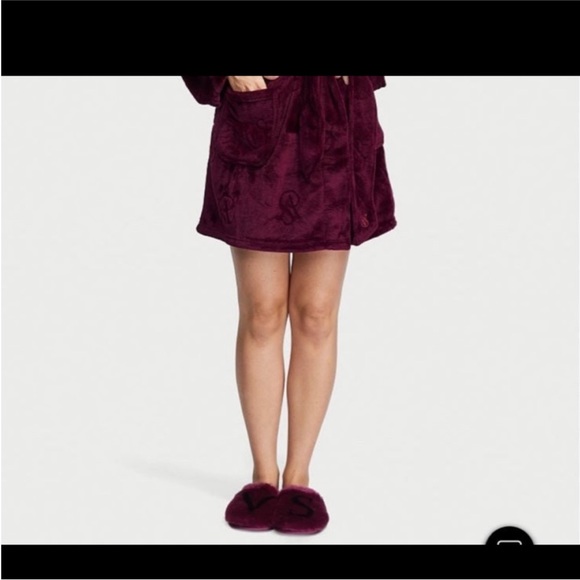 Toe Faux Fur Sexy NWT Victoria's Secret NWT closed fuzzy slippers size medium ✨ - Picture 3 of 6